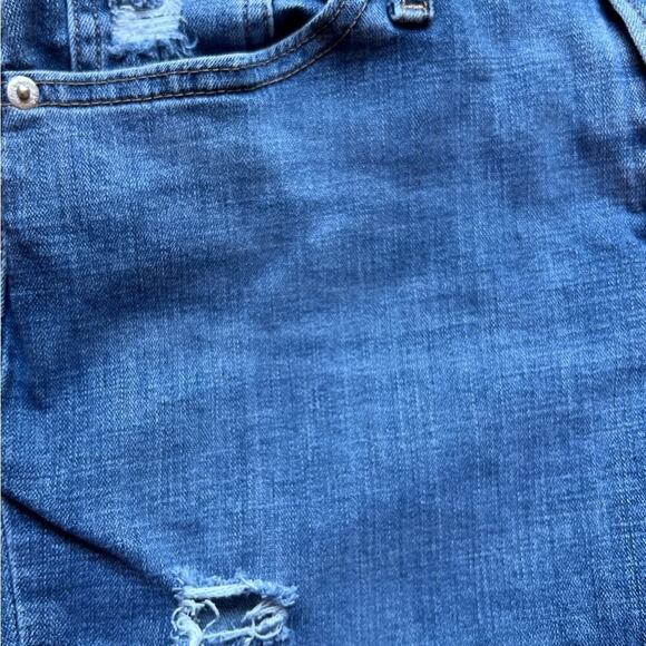 Levi’s Jean Shorts Women's Size 29 Mid Length Distressed Rolled Hem - Picture 5 of 7